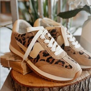 Dolce Vita B.NTCD Sneaker in Light Leopard Suede